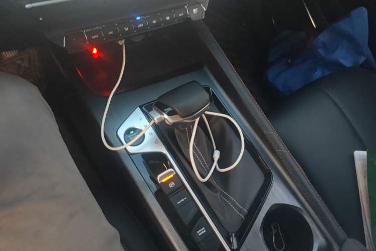 Used CHANGAN OSHAN X7 PLUS 2022 1.5T Blue Whale Edition Automatic Prestige Version Gear Lever