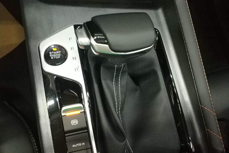 Used CHANGAN OSHAN X7 PLUS 2022 1.5T Blue Whale Edition Automatic Prestige Version Gear Lever