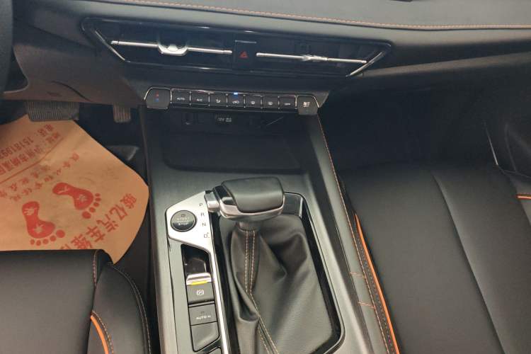 Used CHANGAN OSHAN X7 PLUS 2022 1.5T Blue Whale Edition Automatic Prestige Version Gear Lever