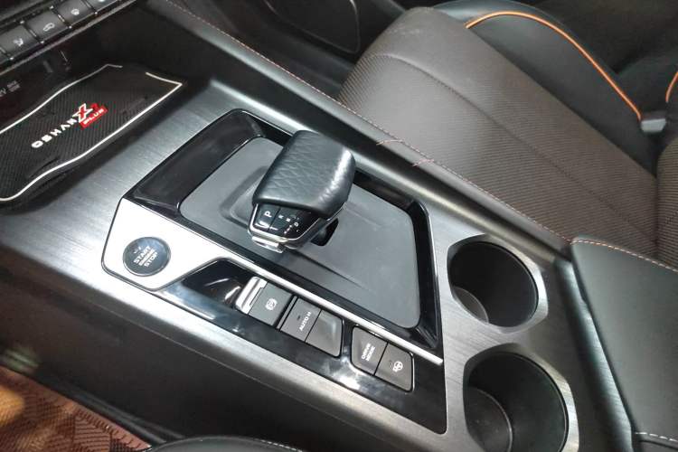 Used CHANGAN OSHAN X7 PLUS 2022 1.5T Blue Whale Edition Automatic Geeker Navigation Model Gear Lever