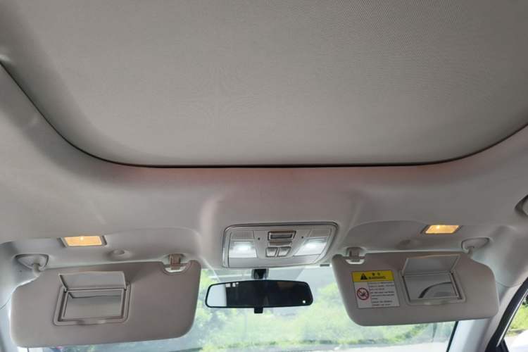 Used CHANGAN OSHAN X7 PLUS 2022 1.5T Blue Whale Edition Automatic ZhiZun Model Headliner