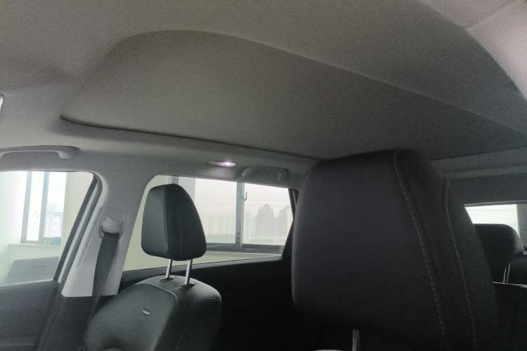 Used CHANGAN OSHAN X7 PLUS 2022 1.5T Blue Whale Edition Automatic Geeker Navigation Model Headliner
