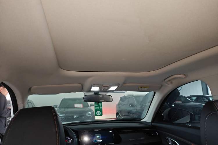 Used CHANGAN OSHAN X7 PLUS 2022 1.5T Blue Whale Edition Automatic Prestige Version Headliner