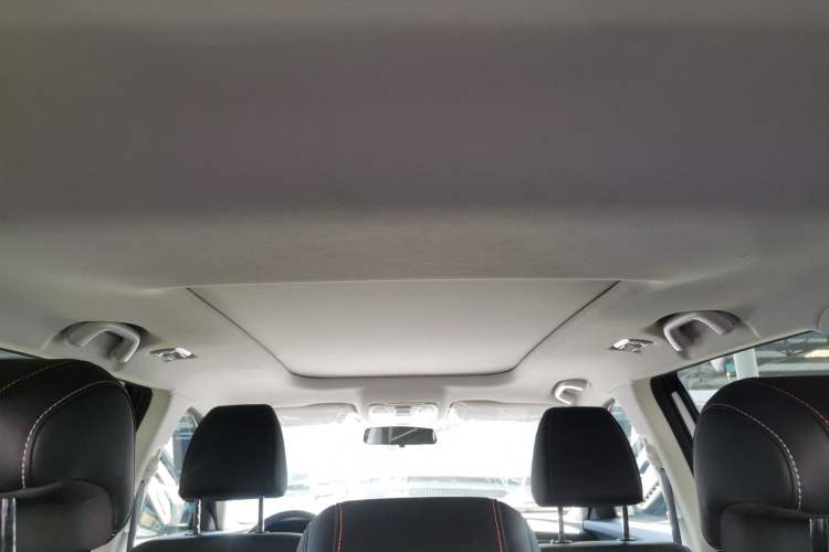 Used CHANGAN OSHAN X7 PLUS 2022 1.5T Blue Whale Edition Automatic Geeker Navigation Model Headliner