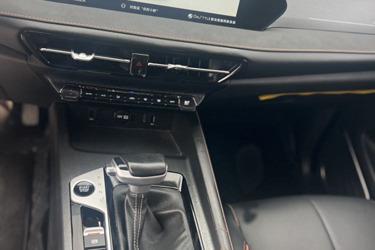 Used CHANGAN OSHAN X7 PLUS 2022 1.5T Blue Whale Edition Automatic Prestige Version Interior 11