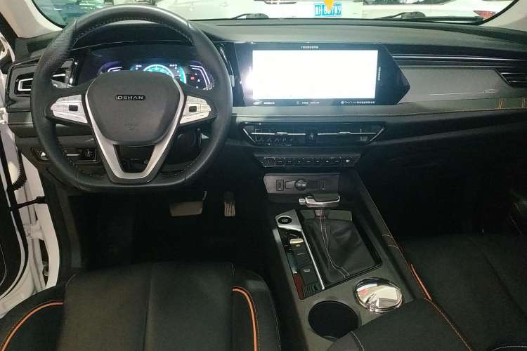 Used CHANGAN OSHAN X7 PLUS 2022 1.5T Blue Whale Edition Automatic Prestige Version Interior 3