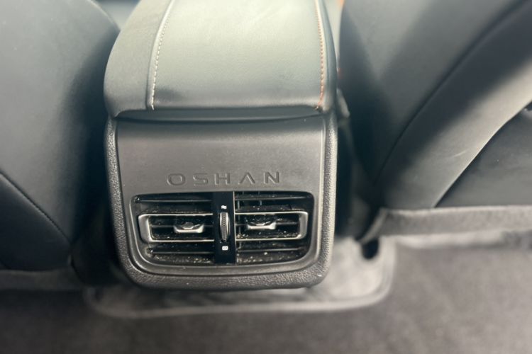 Used CHANGAN OSHAN X7 PLUS 2022 1.5T Blue Whale Edition Automatic Prestige Version Interior 5