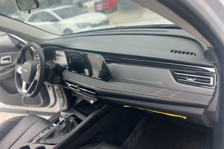 Used CHANGAN OSHAN X7 PLUS 2022 1.5T Blue Whale Edition Automatic Prestige Version Interior 9