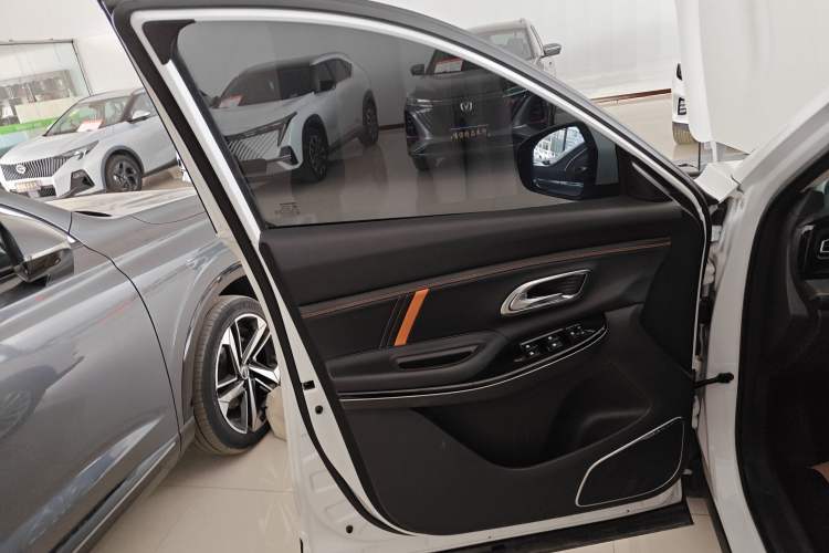 Used CHANGAN OSHAN X7 PLUS 2022 1.5T Blue Whale Edition Automatic Prestige Version Left Front Door Interior