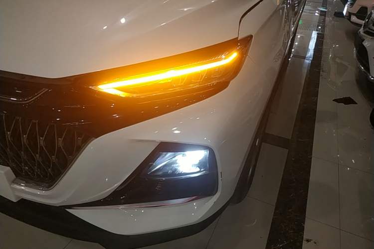 Used CHANGAN OSHAN X7 PLUS 2022 1.5T Blue Whale Edition Automatic Prestige Version Left Front Headlight