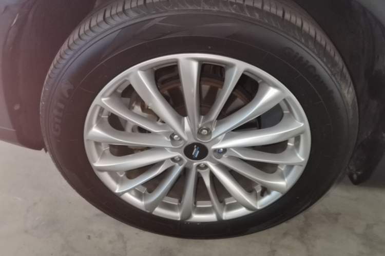 Used CHANGAN OSHAN X7 PLUS 2022 1.5T Blue Whale Edition Automatic Luxury Trim Left Front Wheel Hub