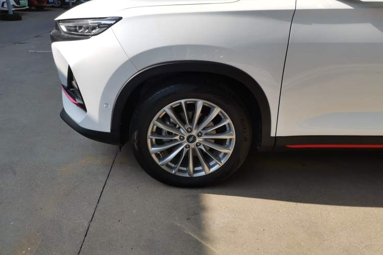 Used CHANGAN OSHAN X7 PLUS 2022 1.5T Blue Whale Edition Automatic Geeker Navigation Model Left Front Wheel Hub
