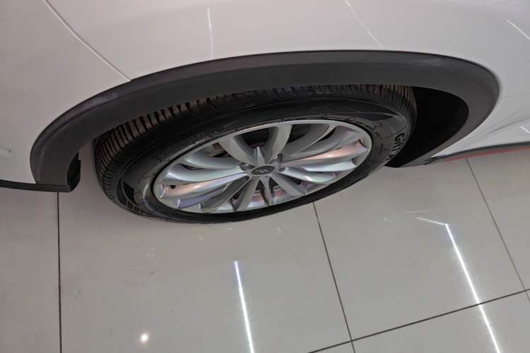 Used CHANGAN OSHAN X7 PLUS 2022 1.5T Blue Whale Edition Automatic Geeker Navigation Model Left Front Wheel Hub