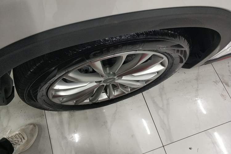 Used CHANGAN OSHAN X7 PLUS 2022 1.5T Blue Whale Edition Automatic Prestige Version Left Front Wheel Hub