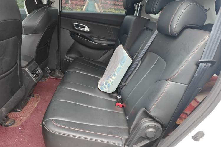 Used CHANGAN OSHAN X7 PLUS 2022 1.5T Blue Whale Edition Automatic Prestige 7-Seater Left Rear Seat