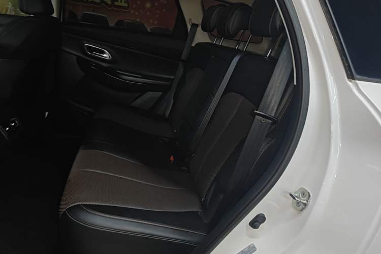 Used CHANGAN OSHAN X7 PLUS 2022 1.5T Blue Whale Edition Automatic Geeker Navigation Model Left Rear Seat