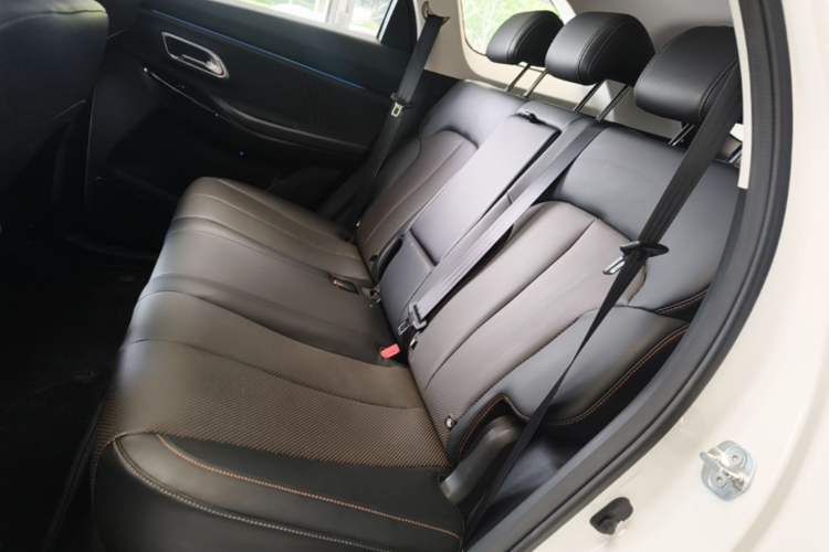 Used CHANGAN OSHAN X7 PLUS 2022 1.5T Blue Whale Edition Automatic ZhiZun Model Left Rear Seat