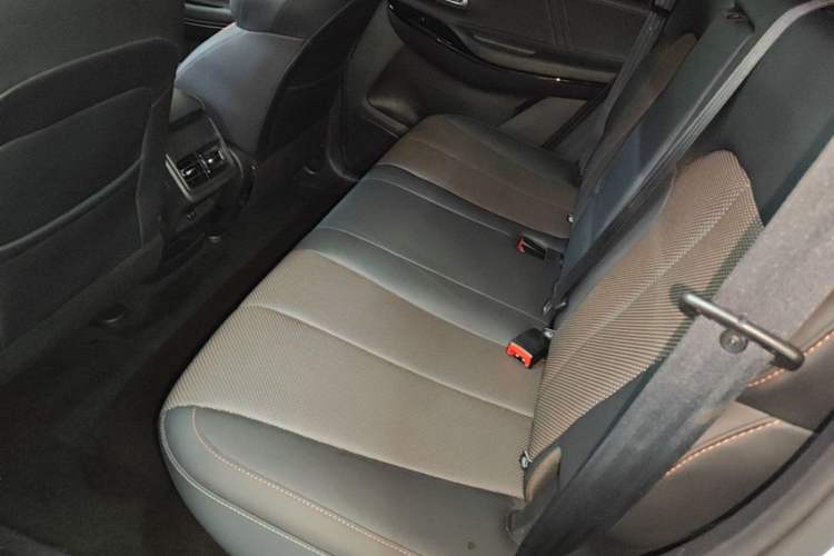 Used CHANGAN OSHAN X7 PLUS 2022 1.5T Blue Whale Edition Automatic Geeker Navigation Model Left Rear Seat