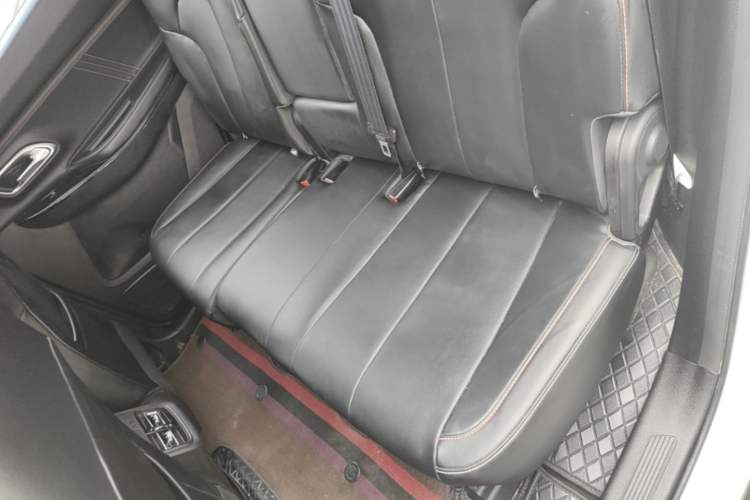 Used CHANGAN OSHAN X7 PLUS 2022 1.5T Blue Whale Edition Automatic Prestige 7-Seater Left Rear Seat