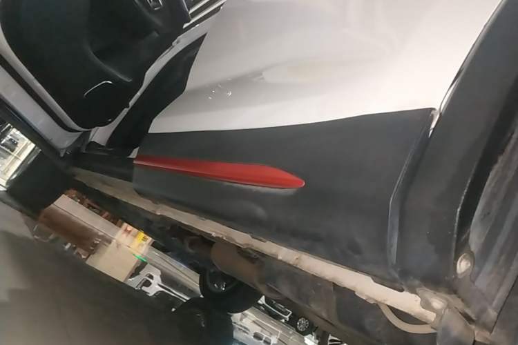 Used CHANGAN OSHAN X7 PLUS 2022 1.5T Blue Whale Edition Automatic Prestige Version Left Side Sill