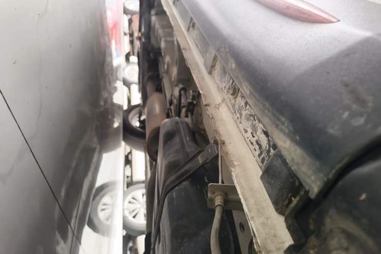 Used CHANGAN OSHAN X7 PLUS 2022 1.5T Blue Whale Edition Automatic ZhiZun Model Left Side Sill