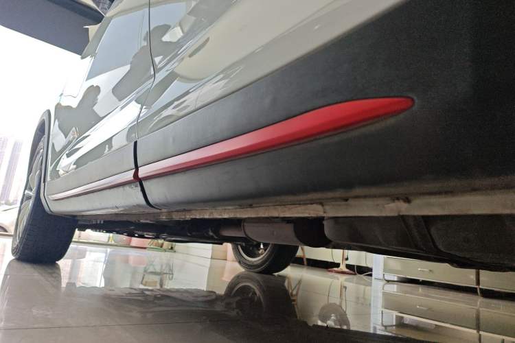 Used CHANGAN OSHAN X7 PLUS 2022 1.5T Blue Whale Edition Automatic Prestige Version Left Side Sill