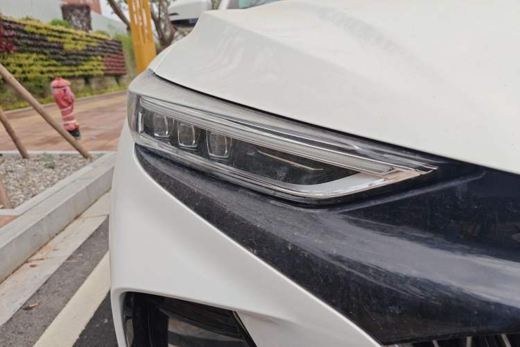 Used CHANGAN OSHAN X7 PLUS 2022 1.5T Blue Whale Edition Automatic Prestige 7-Seater Right Front Headlight