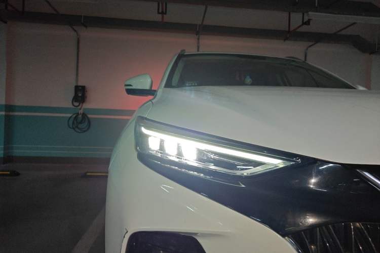Used CHANGAN OSHAN X7 PLUS 2022 1.5T Blue Whale Edition Automatic Geeker Navigation Model Right Front Headlight