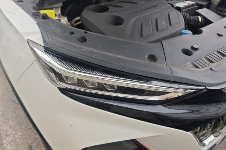 Used CHANGAN OSHAN X7 PLUS 2022 1.5T Blue Whale Edition Automatic ZhiZun Model Right Front Headlight