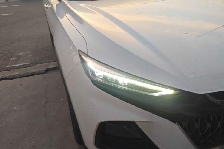 Used CHANGAN OSHAN X7 PLUS 2022 1.5T Blue Whale Edition Automatic Prestige Version Right Front Headlight