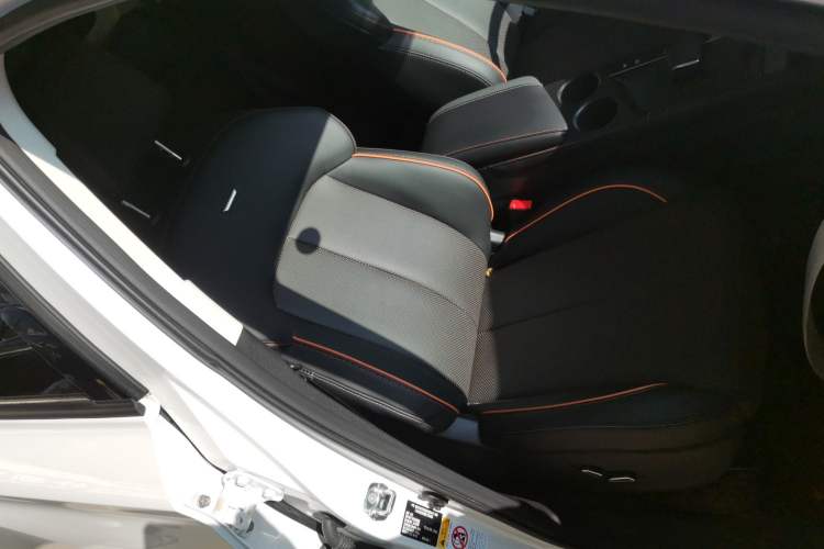 Used CHANGAN OSHAN X7 PLUS 2022 1.5T Blue Whale Edition Automatic Geeker Navigation Model Right Front Seat