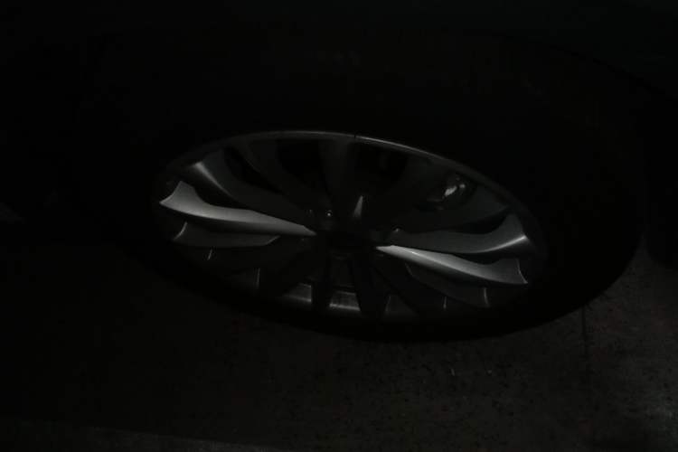 Used CHANGAN OSHAN X7 PLUS 2022 1.5T Blue Whale Edition Automatic Luxury Trim Right Front Wheel Hub