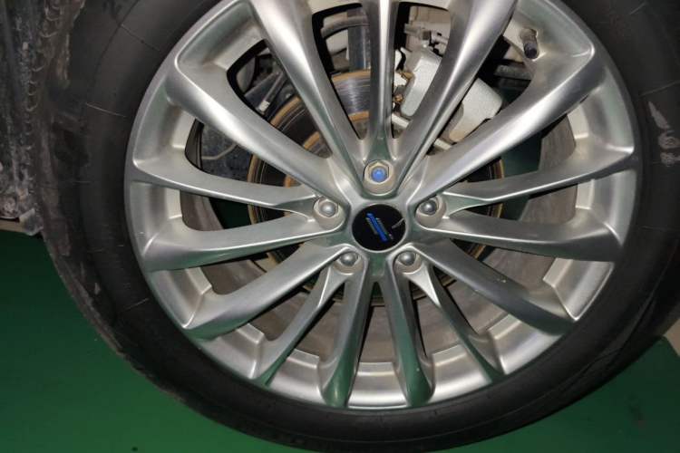 Used CHANGAN OSHAN X7 PLUS 2022 1.5T Blue Whale Edition Automatic Prestige Version Right Front Wheel Hub