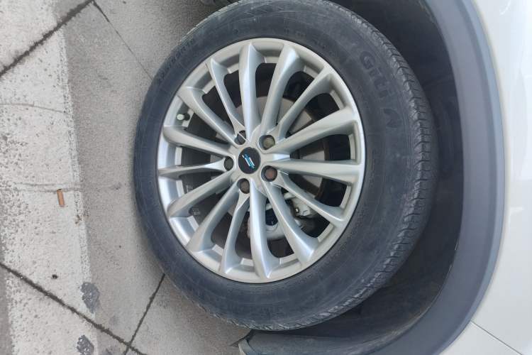 Used CHANGAN OSHAN X7 PLUS 2022 1.5T Blue Whale Edition Automatic Prestige Version Right Front Wheel Hub