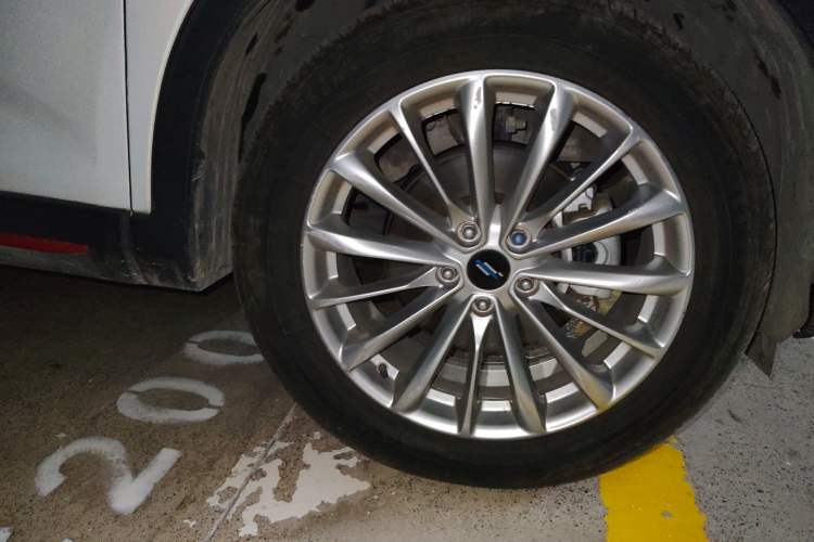 Used CHANGAN OSHAN X7 PLUS 2022 1.5T Blue Whale Edition Automatic Luxury Trim Right Front Wheel Hub