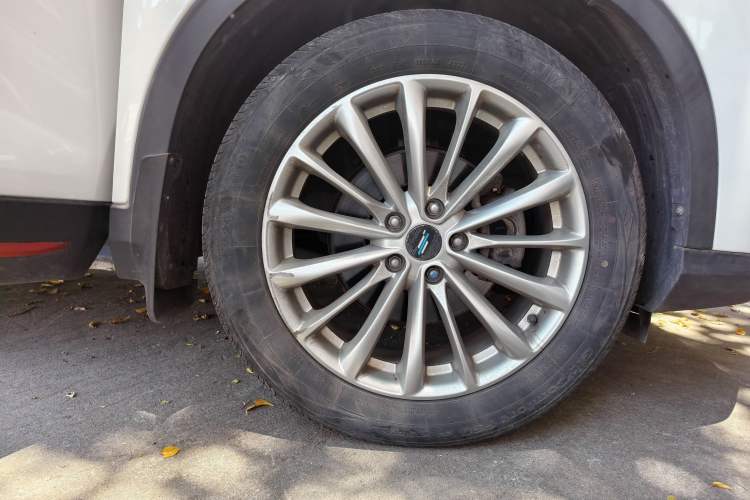 Used CHANGAN OSHAN X7 PLUS 2022 1.5T Blue Whale Edition Automatic Luxury Trim Right Front Wheel Hub