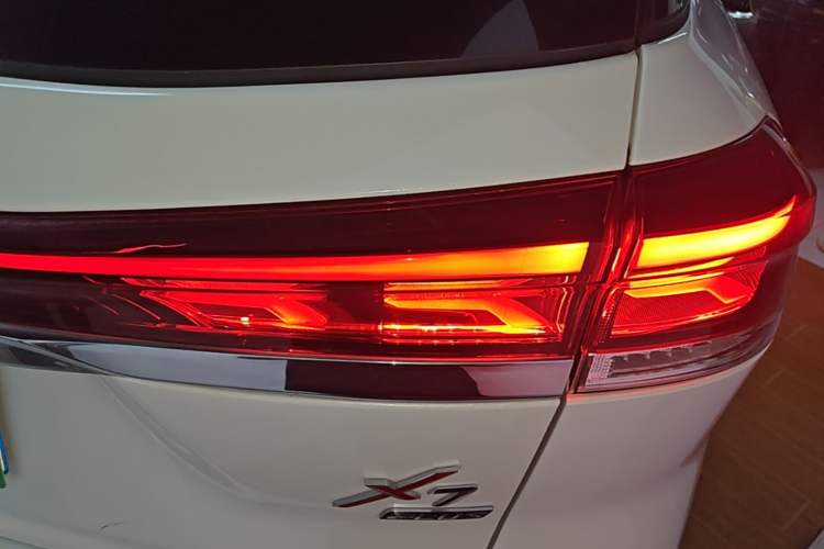 Used CHANGAN OSHAN X7 PLUS 2022 1.5T Blue Whale Edition Automatic Geeker Navigation Model Right Rear Taillight