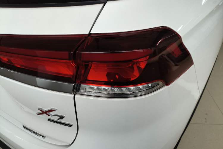Used CHANGAN OSHAN X7 PLUS 2022 1.5T Blue Whale Edition Automatic Geeker Navigation Model Right Rear Taillight