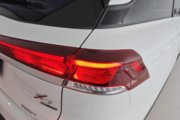 Used CHANGAN OSHAN X7 PLUS 2022 1.5T Blue Whale Edition Automatic Prestige Version Right Rear Taillight