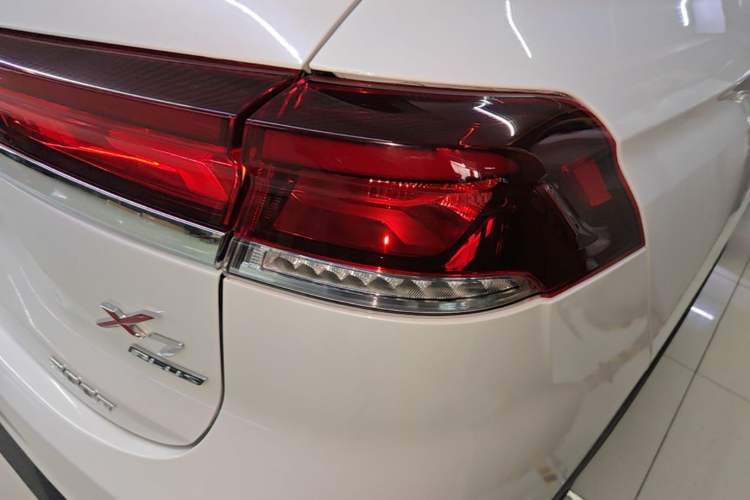 Used CHANGAN OSHAN X7 PLUS 2022 1.5T Blue Whale Edition Automatic Geeker Navigation Model Right Rear Taillight