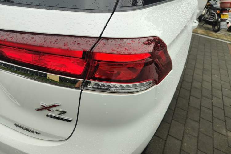 Used CHANGAN OSHAN X7 PLUS 2022 1.5T Blue Whale Edition Automatic Prestige 7-Seater Right Rear Taillight