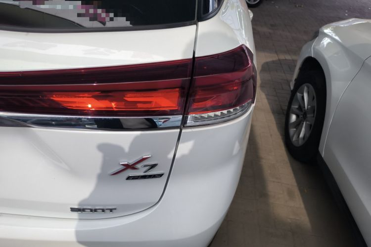 Used CHANGAN OSHAN X7 PLUS 2022 1.5T Blue Whale Edition Automatic Luxury Trim Right Rear Taillight