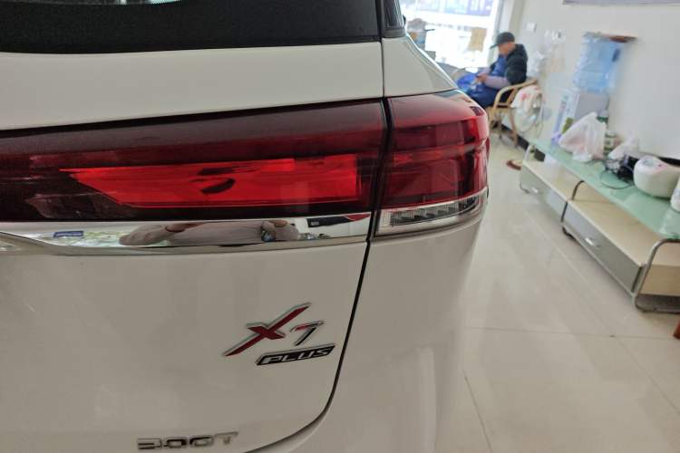 Used CHANGAN OSHAN X7 PLUS 2022 1.5T Blue Whale Edition Automatic Prestige Version Right Rear Taillight