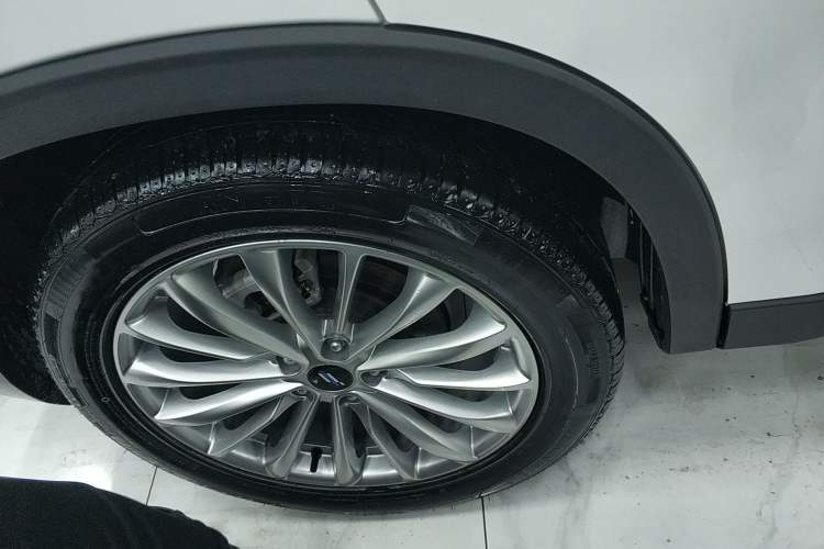 Used CHANGAN OSHAN X7 PLUS 2022 1.5T Blue Whale Edition Automatic Prestige Version Right Rear Wheel Hub