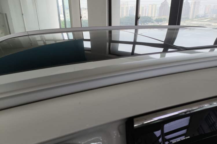 Used CHANGAN OSHAN X7 PLUS 2022 1.5T Blue Whale Edition Automatic Geeker Navigation Model Roof