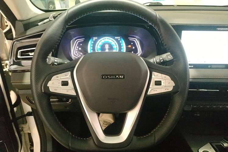 Used CHANGAN OSHAN X7 PLUS 2022 1.5T Blue Whale Edition Automatic Prestige Version Steering Wheel