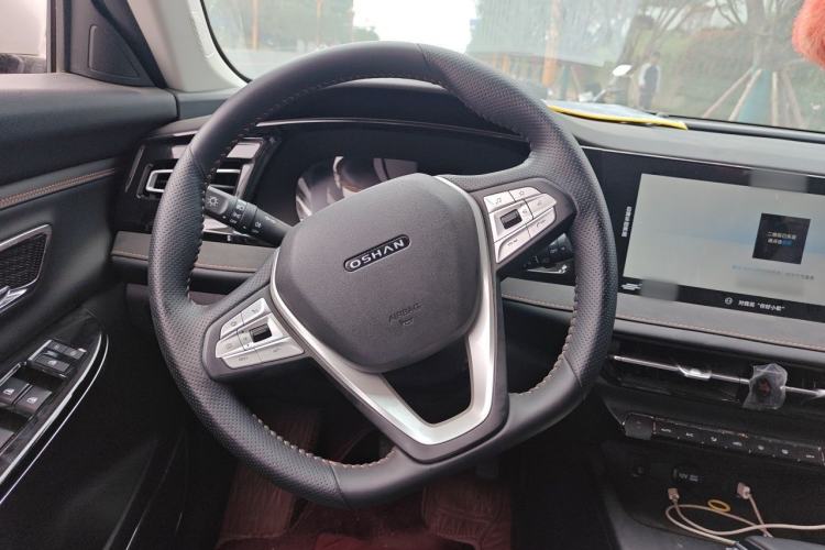 Used CHANGAN OSHAN X7 PLUS 2022 1.5T Blue Whale Edition Automatic Prestige 7-Seater Steering Wheel