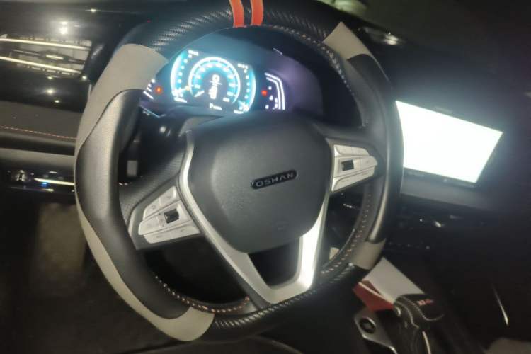 Used CHANGAN OSHAN X7 PLUS 2022 1.5T Blue Whale Edition Automatic Prestige 7-Seater Steering Wheel