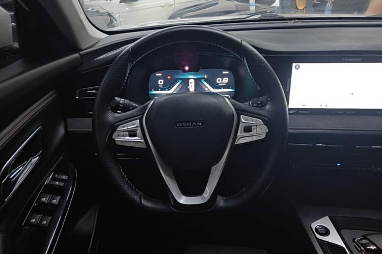 Used CHANGAN OSHAN X7 PLUS 2022 1.5T Blue Whale Edition Automatic Geeker Navigation Model Steering Wheel