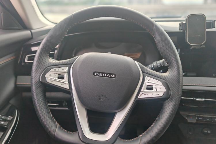 Used CHANGAN OSHAN X7 PLUS 2022 1.5T Blue Whale Edition Automatic Prestige Version Steering Wheel